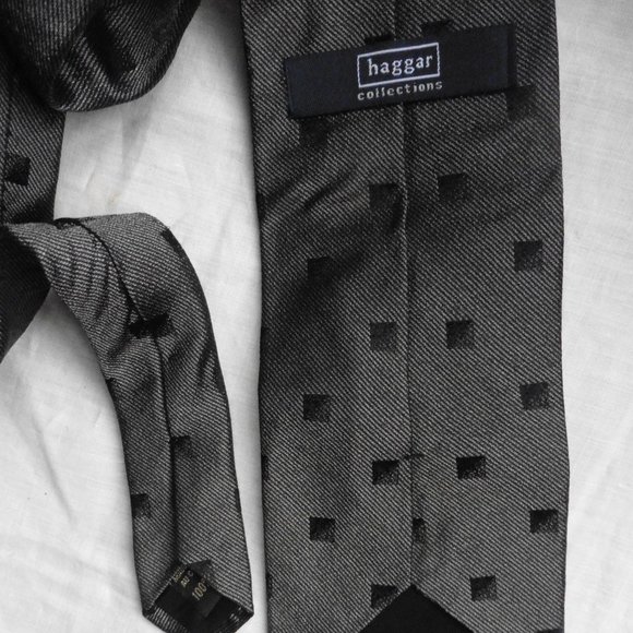 Haggar Collections Necktie. Silk. Dark Steel Gray with small Black Squares. - Picture 4 of 4